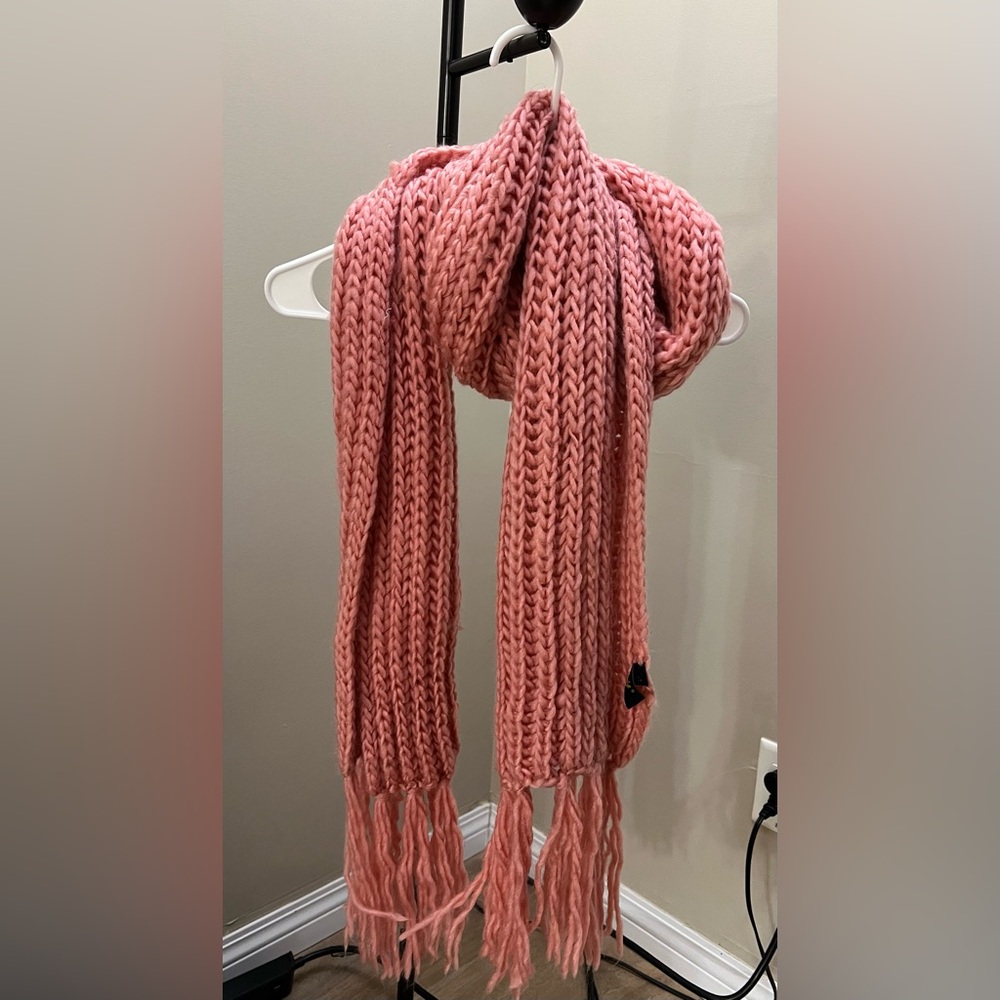 Knit scarf